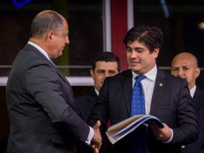 Ministro Carlos Alvarado con el presidente Luis Guillermo Solís, el 14 de setiembre pasado en Cartago.