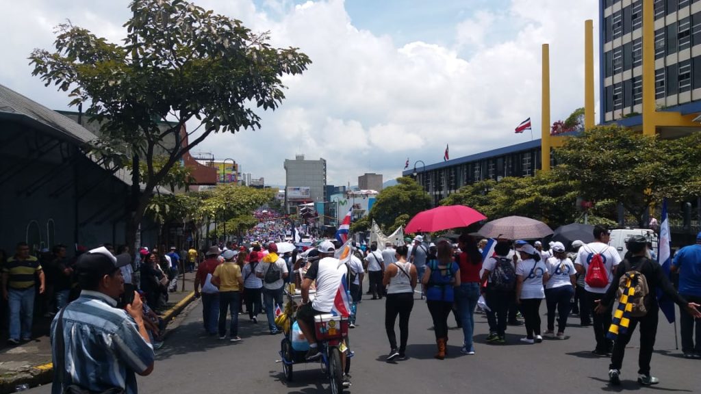 Manifestantes en la avenida segunda de San José /Daniel Salazar