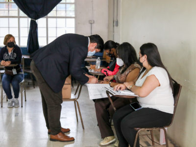 El presidente Alvarado emitió su voto en el Liceo de Pavas. (Foto Casa Presidencial)