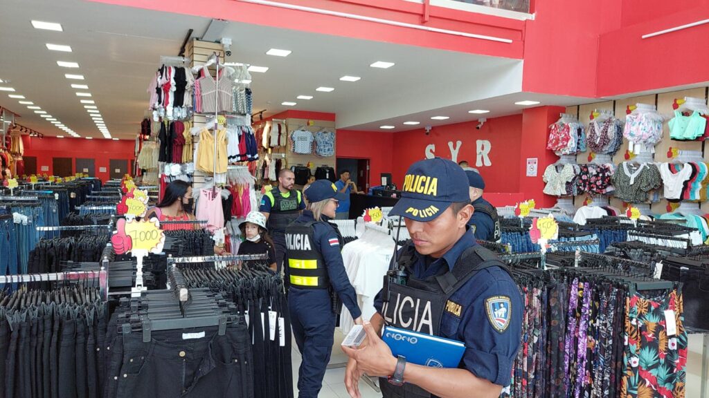 Intervienen 16 tiendas de cadena SYR en San José • Semanario Universidad