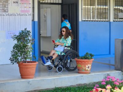 Liceo de Paraiso de Cartago cuentan con sillas de ruedas