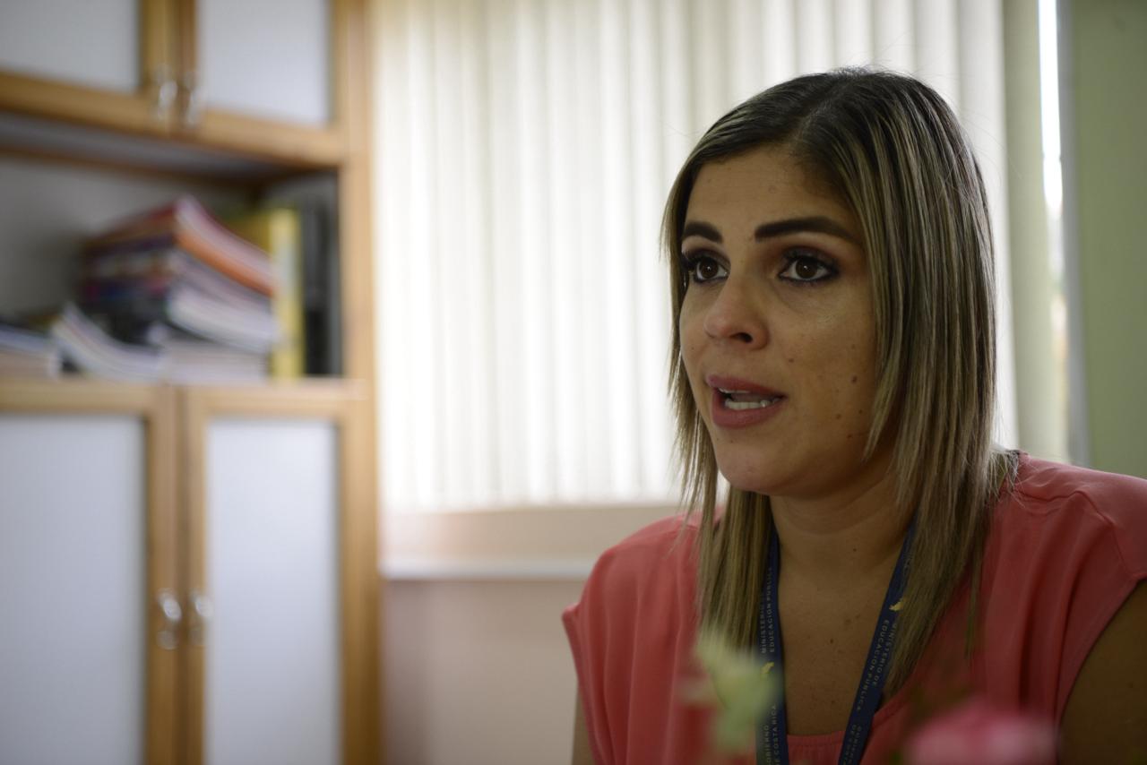 La directora de este centro educativo, Tatiana Sánchez, considera oportuna la medida tomada por el MEP para así salvaguardar la salud de los estudiantes. (Foto: Katya Alvarado) 