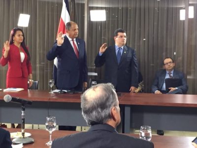 El presidente Solís y sus ministros ante la comisión de diputados que investiga los créditos públicos al cemento chino